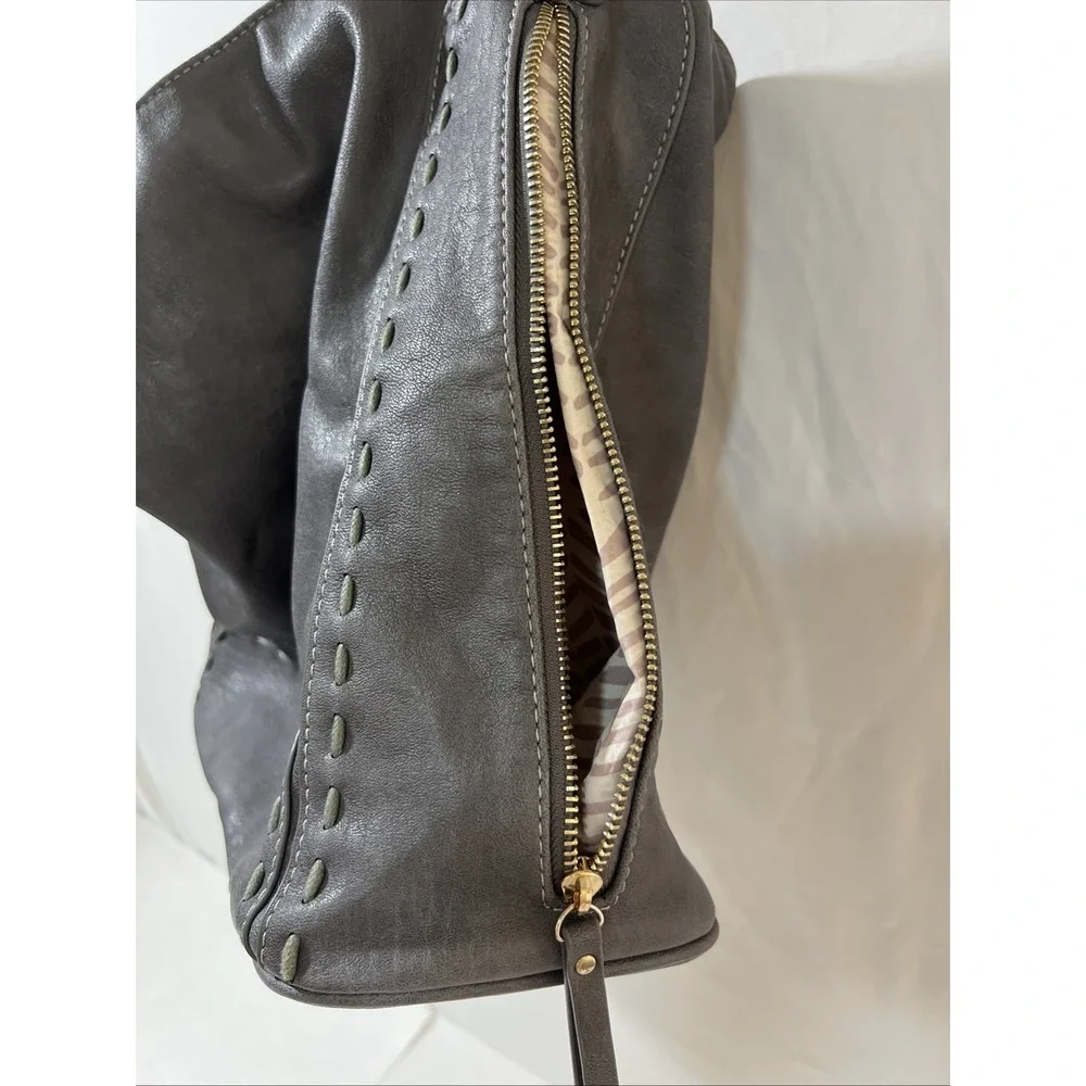 VTG Sasha + Sofi Gray  Faux Leather Large Shoulder Bag